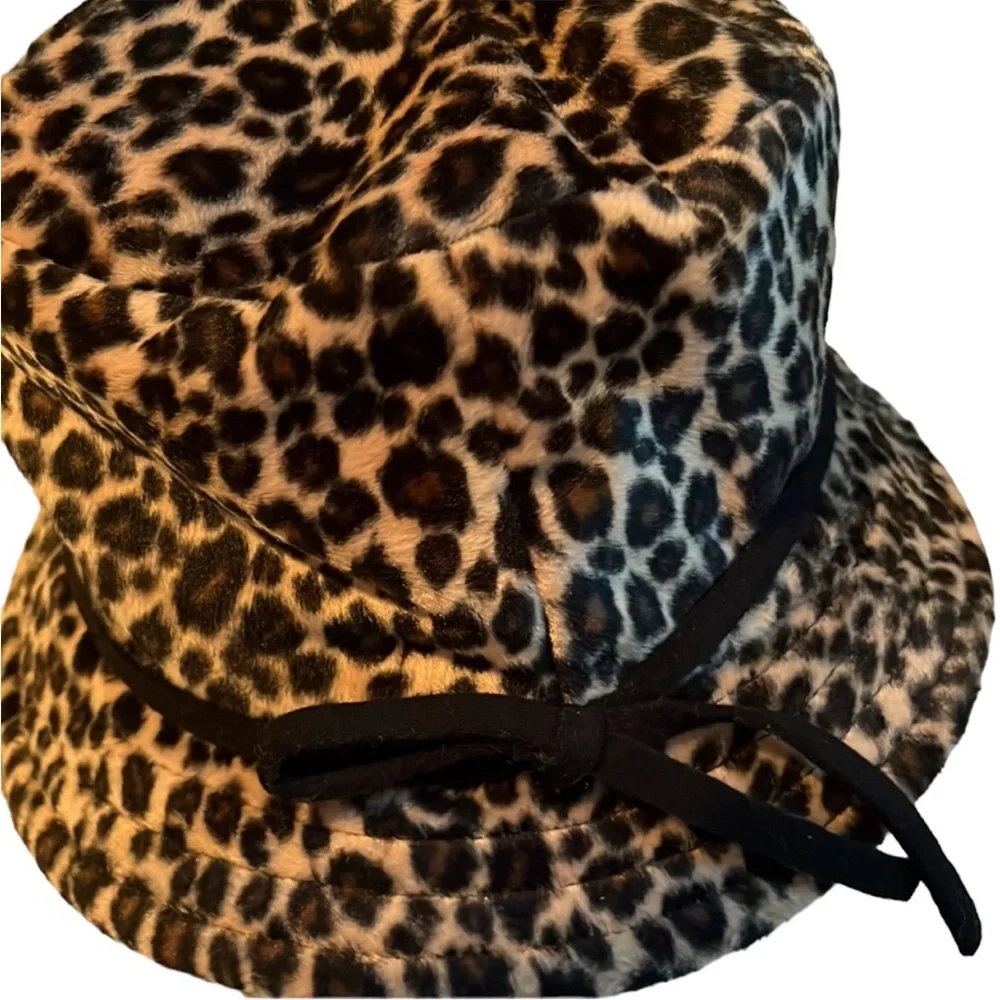 Betmar New York one size black & brown vintage animal print hat , lined